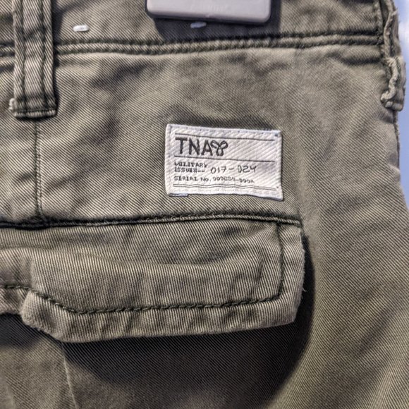 Aritzia TNA Skinny Cargo Pants size 4, olive green - Picture 6 of 6
